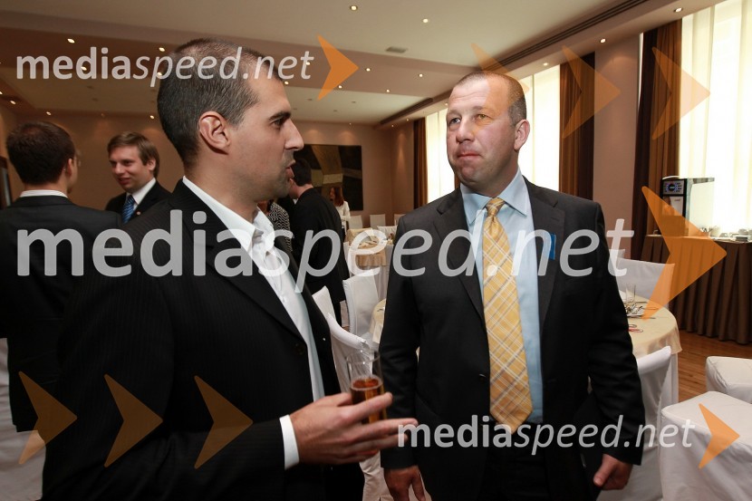 ... in 	Davor Jakulin, direktor podjetja AtechAmCham Investicijska konferenca U.S.-Slovenia business bridge: Cross U.S.-Slovenia investment opportunities for entrepreneurs