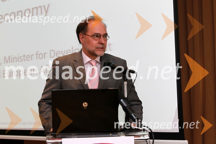 Mag. Mitja Gaspari, minister za razvoj in evropske zadeveAmCham Investicijska konferenca U.S.-Slovenia business bridge: U.S. Investors day