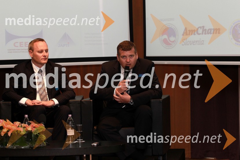 	Matej Potokar, generalni direktor Microsoft Slovenija d.o.o. in Tomaž Lovše, predsednik Ameriške gospodarske zbornice (AmCham)AmCham Investicijska konferenca U.S.-Slovenia business bridge: U.S. Investors day