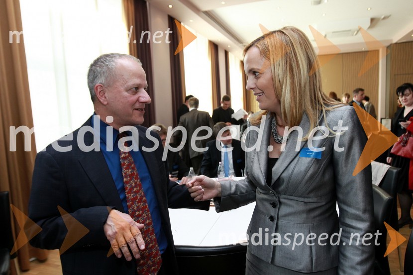 Joseph A. Mussomeli, veleposlanik ZDA v Sloveniji in mag. Ajša Vodnik, izvršna direktorica Ameriške gospodarske zbornice (AmCham)AmCham Investicijska konferenca U.S.-Slovenia business bridge: U.S. Investors day