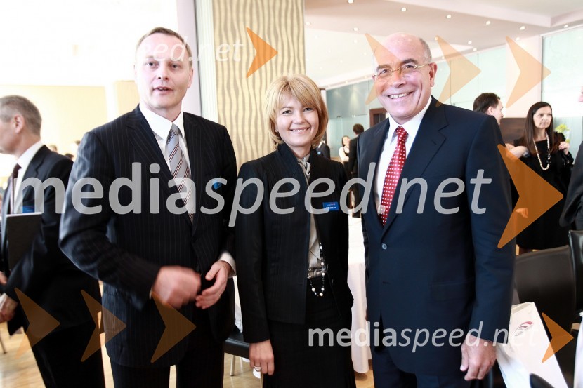 Matej Potokar, generalni direktor Microsoft Slovenija d.o.o., Nevenka Črešnar Pergar, lastnica in direktorica podjetja NP Consulting in Yousif B. Ghafari, nekdanji veleposlanik ZDA v SlovenijiAmCham Investicijska konferenca U.S.-Slovenia business bridge: U.S. Investors day