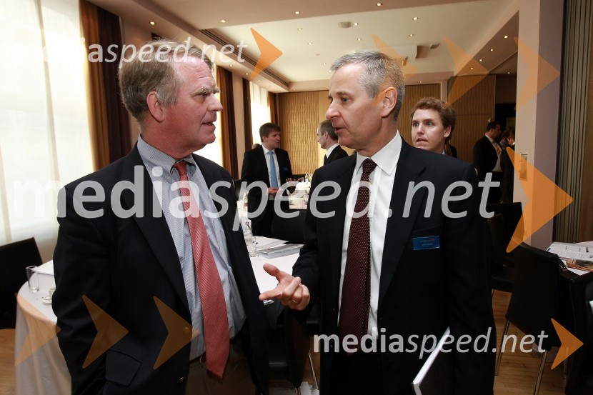 Thomas B. Robertson, nekdanji veleposlanik ZDA v Sloveniji in ...AmCham Investicijska konferenca U.S.-Slovenia business bridge: U.S. Investors day