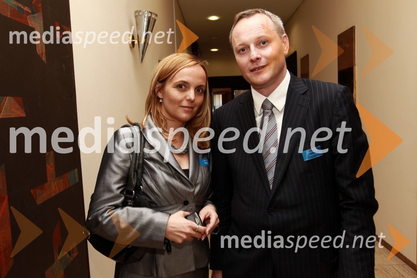 Mag. Ajša Vodnik, izvršna direktorica Ameriške gospodarske zbornice (AmCham) in Matej Potokar, generalni direktor Microsoft Slovenija d.o.o.AmCham Investicijska konferenca U.S.-Slovenia business bridge: U.S. Investors day