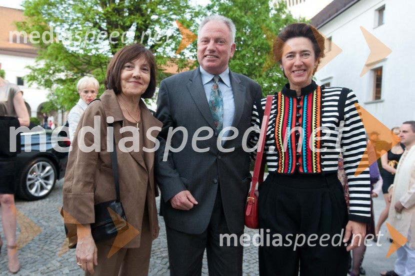 	Nicole Michelangeli, veleposlanica Francije v Sloveniji, Srečko Trglec, urednik Radia SI in Anunciada Fernandez de Cordova, veleposlanica Španije v SlovenijiGuest star 2010