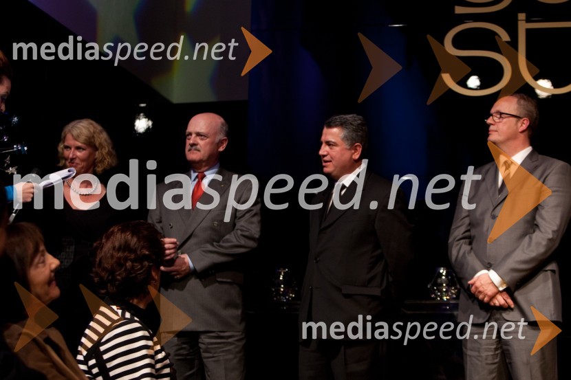 	Louise Chatwood, KD skladi, Klemens Nowotny, predsednik uprave Raiffeisen Banke d.d., Ayhan Öztürk, generalni menedžer Turkish airlines v Sloveniji in Christof Johannes Droste, Hella SaturnusGuest star 2010