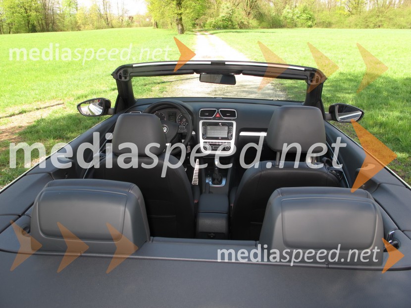 Notranjost avtomobila Volkswagen EOSPrenovljeni Volkswagen EOS, slovenska predstavitev