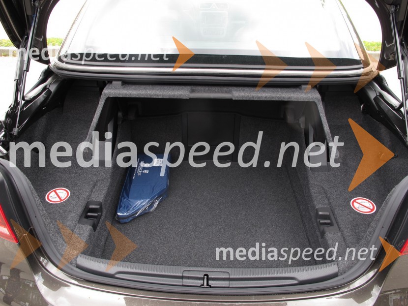 Volkswagen EOS, prtljažnikPrenovljeni Volkswagen EOS, slovenska predstavitev