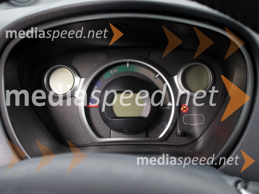 	Mitsubishi i-Miev, notranjostMitsubishi i-Miev, slovenska predstavitev