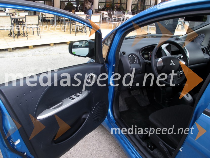 	Mitsubishi i-Miev, notranjostMitsubishi i-Miev, slovenska predstavitev