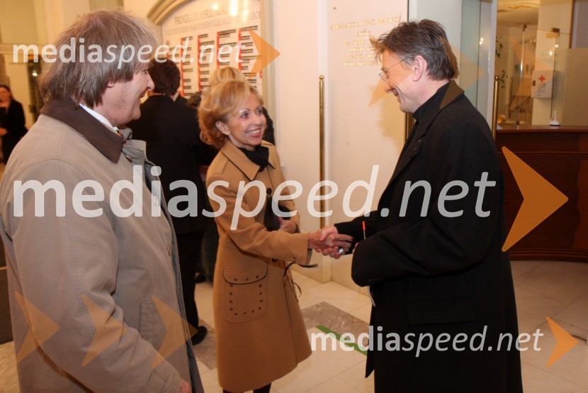 Prof. dr. Dušan Radonjič, prorektor Univerze v Mariboru in soproga Tanja ter prof. dr. Danijel Rebolj, novo izvoljeni rektor Univerze v MariboruPremiera komedije Don Juan