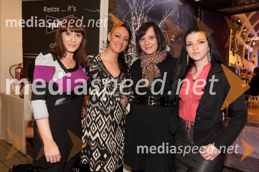 	Sabina Zupanc, Maja Peterka, urednica Zeleni Val, Simona Pirnat in Alenka Pirnat, manekenkaMiss športa 2011