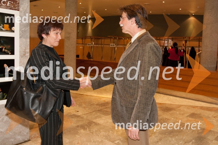 	Ingrid Kašca Bucik, novinarka in mag. Jožko Čuk, direktor SNG Nova GoricaPremiera predstave Liferanti v SNG Nova Gorica