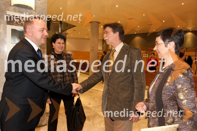Julijan Fortunat, Elektro Primorska, soproga Ingrid Cijan Fortuna, Zavarovalnica Adriatic, mag. Jožko Čuk, direktor SNG Nova Gorica in soproga dr. Jasna Čuk, zdravnicaPremiera predstave Liferanti v SNG Nova Gorica