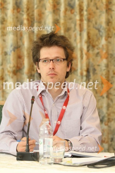 Dr. Marko Ivanišin, Fakulteta za elektrotehniko, računalništvo in informatiko Univerze v MariboruKonferenca Podim, 1. dan