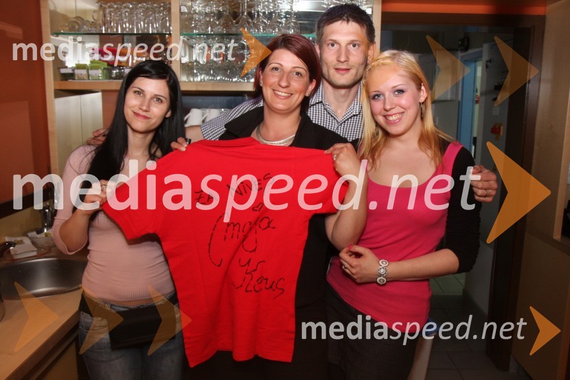 Ekipa biljardnice MartinelaMaja Keuc in modna revija kopalk ter poletne kolekcije Zapeljivka.si