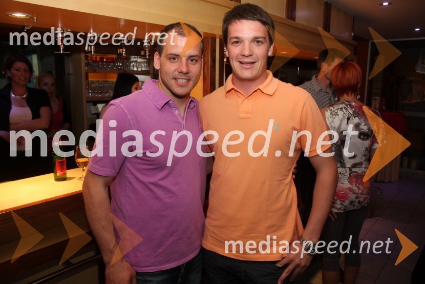 Mitja Dragšič, bivši smučar in lastnik biljardnice Martinela ter Mitja ŠeškoMaja Keuc in modna revija kopalk ter poletne kolekcije Zapeljivka.si