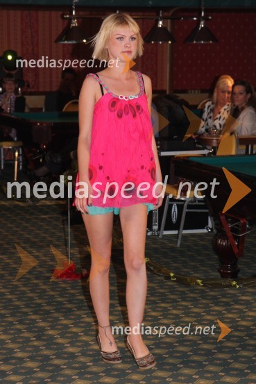 Maja Keuc in modna revija kopalk ter poletne kolekcije Zapeljivka.si