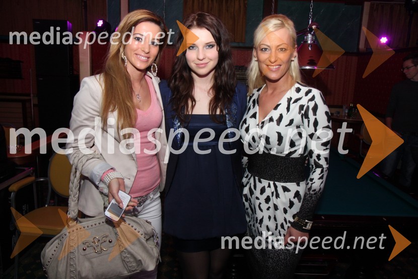 ..., Maja Keuc, pevka, ...Maja Keuc in modna revija kopalk ter poletne kolekcije Zapeljivka.si