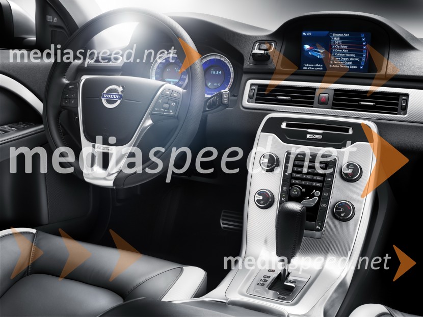 Volvo V70 R-Design, notranjostNovi volvo S80 executive in V70 R-Design – najboljša limuzina in športni karavan