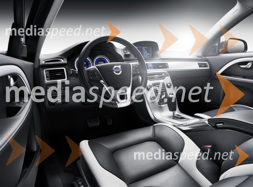 Volvo V70 R-Design, notranjostNovi volvo S80 executive in V70 R-Design – najboljša limuzina in športni karavan
