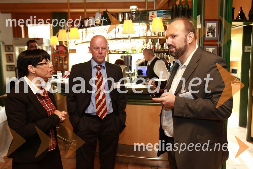 Zvezdana Lubej, direktorica Profiles International Slovenia, Drago Petek, direktor podjetja Elektra d.o.o. in mag. Matjaž JanšaBritanska gospodarska zbornica v Sloveniji ter Profiles International Slovenia sta organizirala predavanje Deirica McCanna in golf turnir