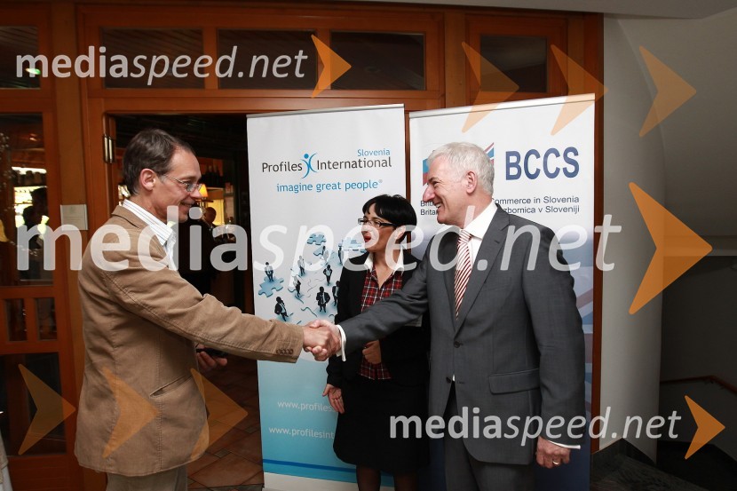 Frenk Lokovšek, Zvezdana Lubej, direktorica Profiles International Slovenia in Deiric McCannBritanska gospodarska zbornica v Sloveniji ter Profiles International Slovenia sta organizirala predavanje Deirica McCanna in golf turnir