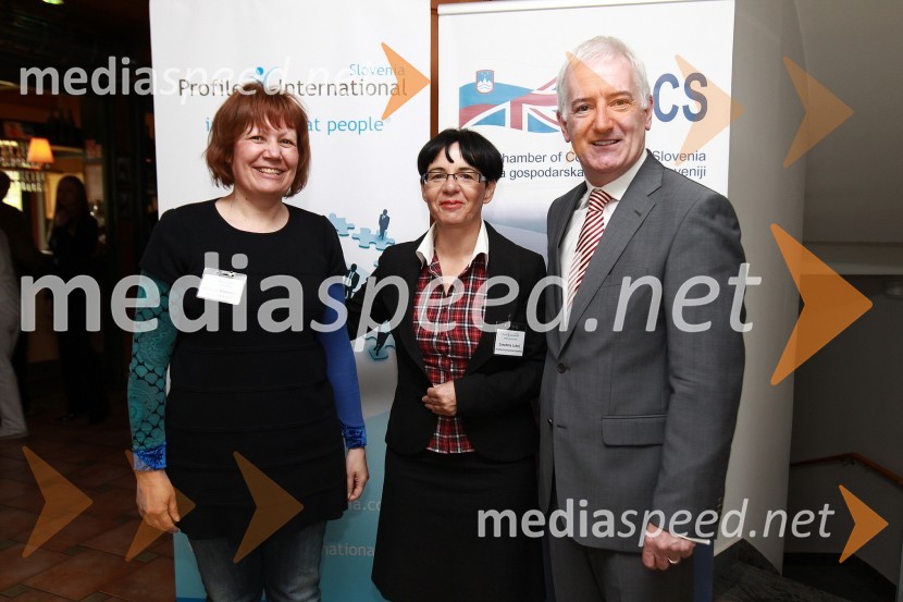 Katarina Radvanič, Zvezdana Lubej, direktorica Profiles International Slovenia in Deiric McCannBritanska gospodarska zbornica v Sloveniji ter Profiles International Slovenia sta organizirala predavanje Deirica McCanna in golf turnir