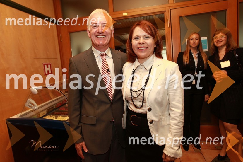 Deiric McCann in Tanja Verhovnik, direktorica Verus d.o.o.
Britanska gospodarska zbornica v Sloveniji ter Profiles International Slovenia sta organizirala predavanje Deirica McCanna in golf turnir