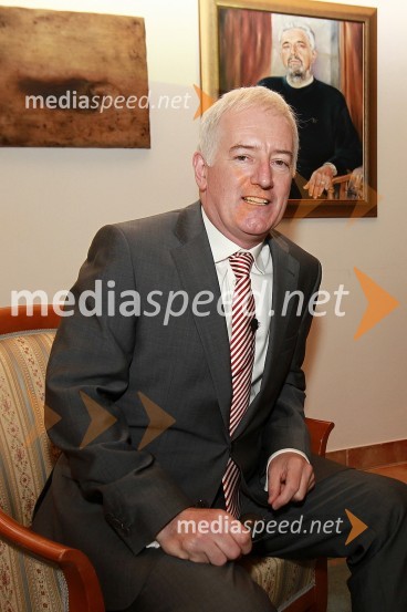 Deiric McCannBritanska gospodarska zbornica v Sloveniji ter Profiles International Slovenia sta organizirala predavanje Deirica McCanna in golf turnir