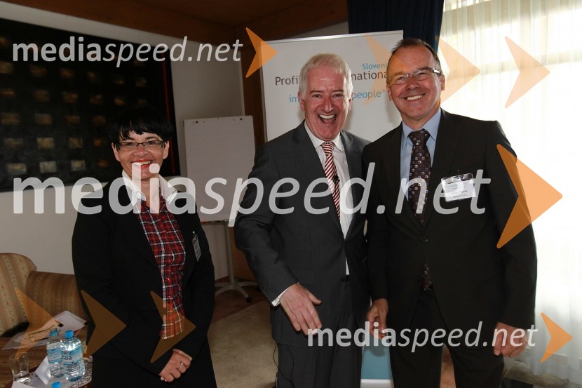 	Zvezdana Lubej, direktorica Profiles International Slovenia, Deiric McCann in Milan Petek, MarifarmBritanska gospodarska zbornica v Sloveniji ter Profiles International Slovenia sta organizirala predavanje Deirica McCanna in golf turnir