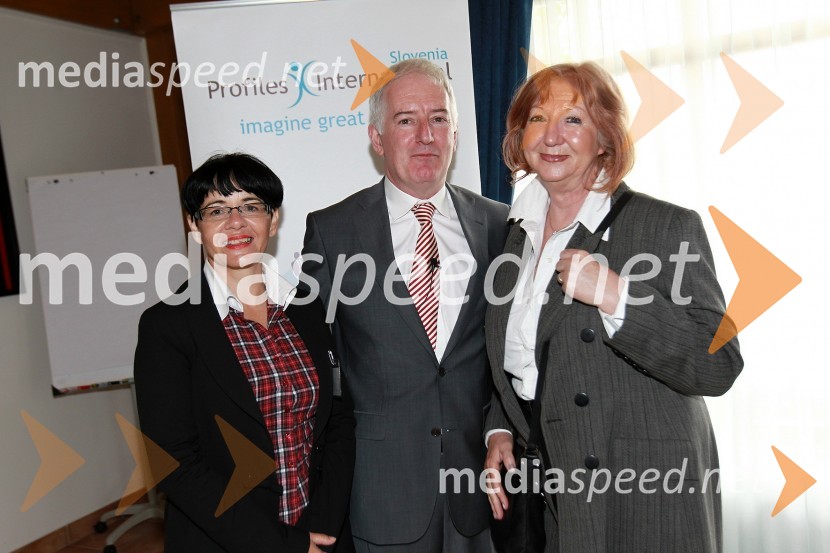 	Zvezdana Lubej, direktorica Profiles International Slovenia, Deiric McCann in ...Britanska gospodarska zbornica v Sloveniji ter Profiles International Slovenia sta organizirala predavanje Deirica McCanna in golf turnir
