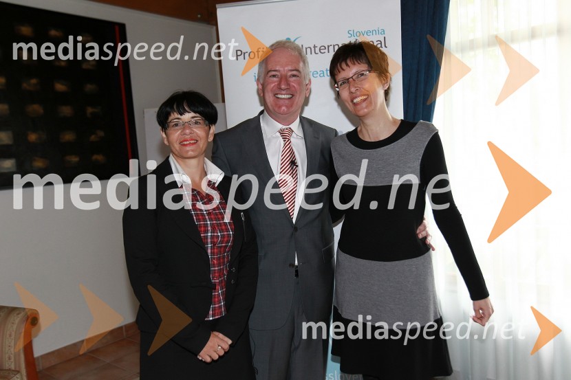 	Zvezdana Lubej, direktorica Profiles International Slovenia, Deiric McCann in ...Britanska gospodarska zbornica v Sloveniji ter Profiles International Slovenia sta organizirala predavanje Deirica McCanna in golf turnir