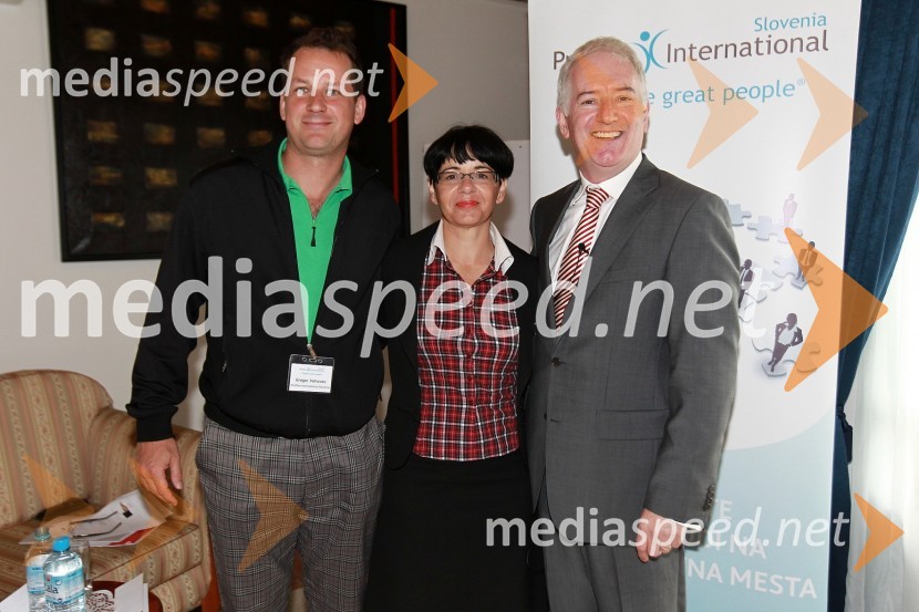 	Gregor Vehovec, soorganizator dogodka, Zvezdana Lubej, direktorica Profiles International Slovenia in Deiric McCannBritanska gospodarska zbornica v Sloveniji ter Profiles International Slovenia sta organizirala predavanje Deirica McCanna in golf turnir
