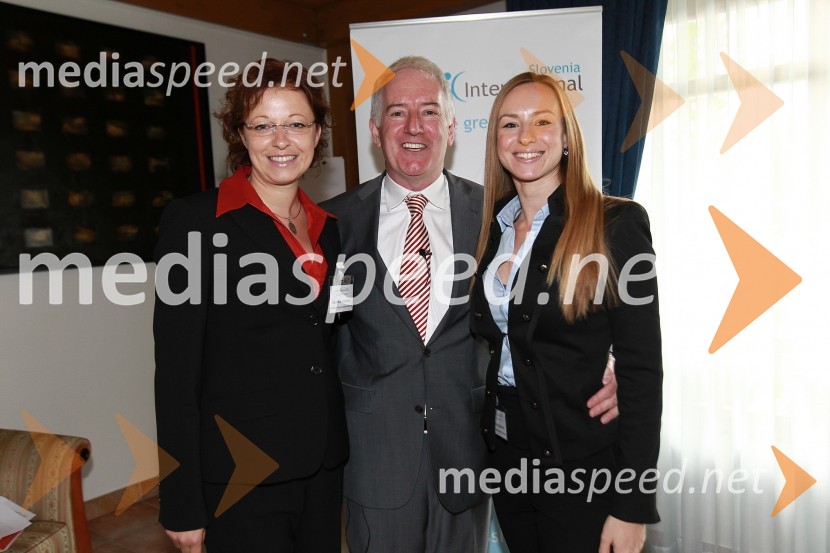 Barbara Rakovec, Profiles International team, Deiric McCann in Violeta Vučičevič, Profiles International teamBritanska gospodarska zbornica v Sloveniji ter Profiles International Slovenia sta organizirala predavanje Deirica McCanna in golf turnir