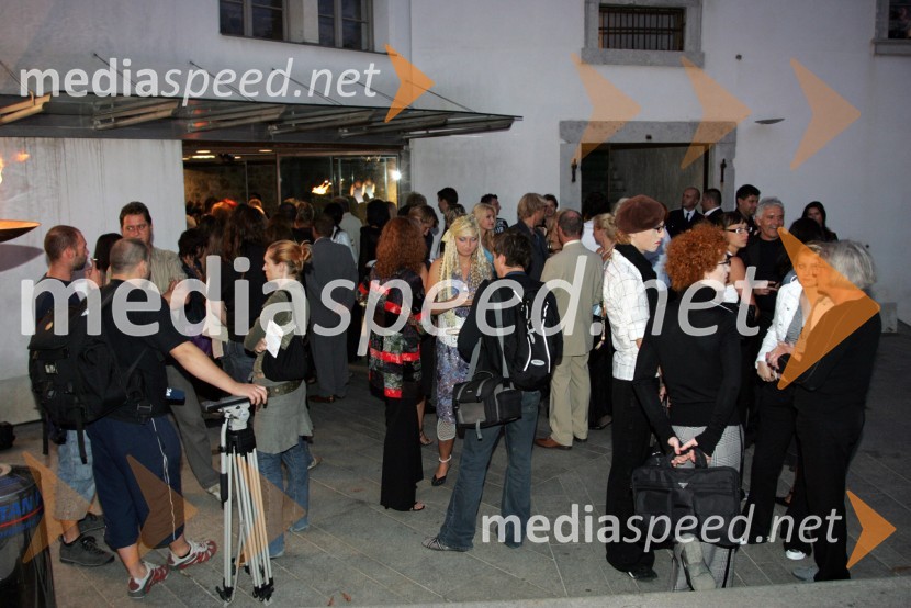 ObiskovalciIzbor večerne obleke Miss Slovenije 2006 za finalni izbor Miss sveta 2006
