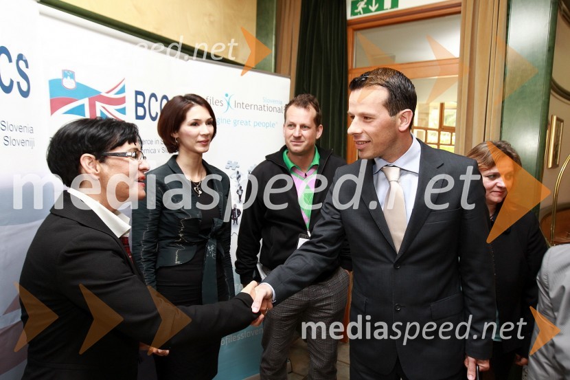 Zvezdana Lubej, direktorica Profiles International Slovenia, Saša Rakita, direktorica marketinga na BCCS in ...Britanska gospodarska zbornica v Sloveniji ter Profiles International Slovenia sta organizirala predavanje Deirica McCanna in golf turnir