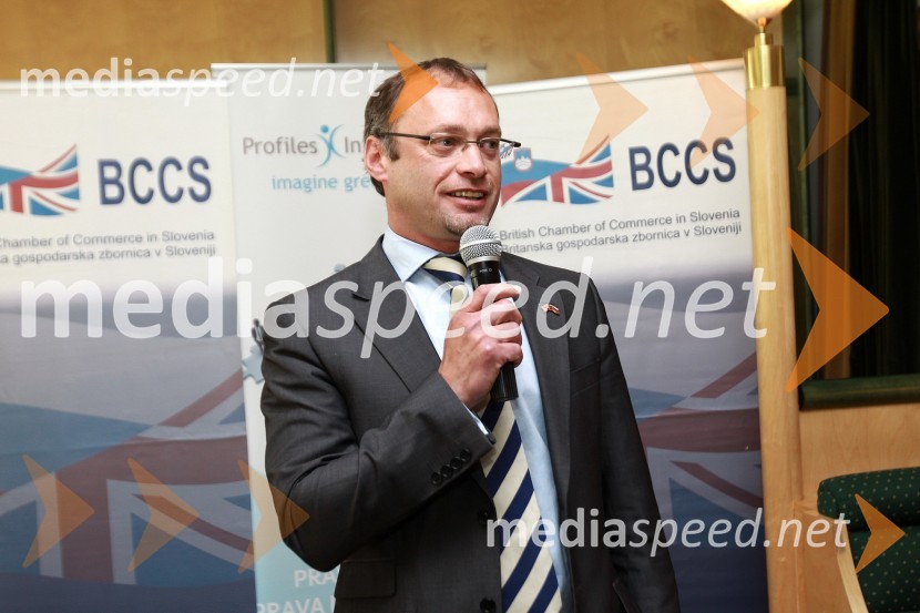 Kevin Morrison, predsednik Britanske gospodarske zbornice v SlovenijiBritanska gospodarska zbornica v Sloveniji ter Profiles International Slovenia sta organizirala predavanje Deirica McCanna in golf turnir