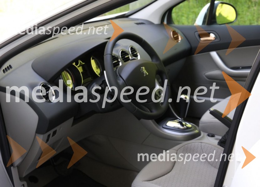 notranjost Peugeota 308Peugeot 308, slovenska predstavitev