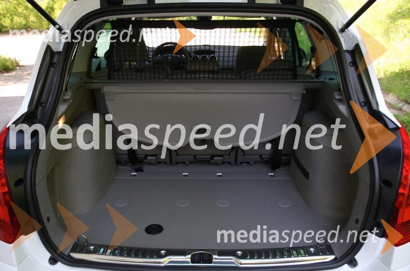 prtljažnik Peugeota 308 SW do zadnje police pogoltne 674 litrov prtljagePeugeot 308, slovenska predstavitev