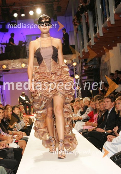 Obleka, ki jo je kreirala Rika ZadravecIzbor večerne obleke Miss Slovenije 2006 za finalni izbor Miss sveta 2006