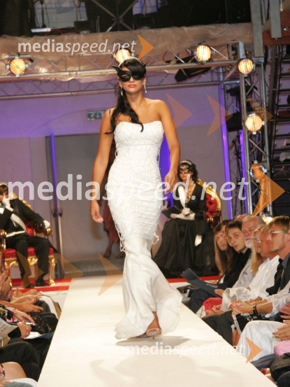 Nina OsenarIzbor večerne obleke Miss Slovenije 2006 za finalni izbor Miss sveta 2006