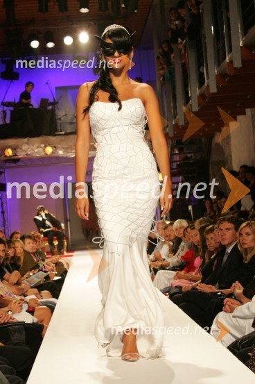 Nina OsenarIzbor večerne obleke Miss Slovenije 2006 za finalni izbor Miss sveta 2006