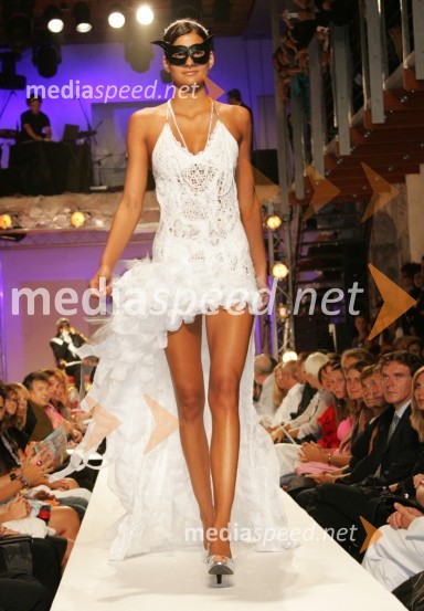 Obleka, ki jo je kreirala Barbara TurkIzbor večerne obleke Miss Slovenije 2006 za finalni izbor Miss sveta 2006