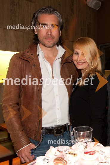 Jan Plestenjak, glasbenik in Karmen Stavec, pevkaObletnica Kavarne Playa
