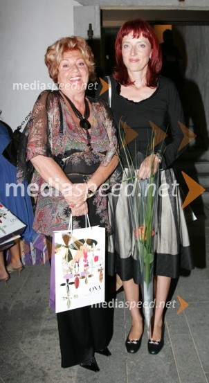 Bernarda Jeklin, nekdanja urednica Jane in Sabina Obolnar, urednica Delove priloge OnaIzbor večerne obleke Miss Slovenije 2006 za finalni izbor Miss sveta 2006