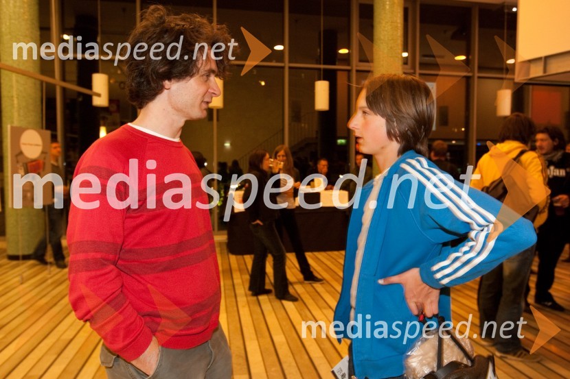 Jure Longyka, moderator na Val 202 in sin OskarDruga godba, otvoritev festivala