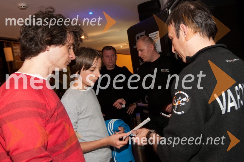 Jure Longyka, moderator na Val 202 in sin OskarDruga godba, otvoritev festivala