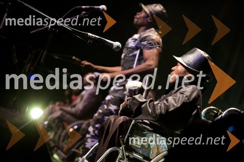 Član skupine Staff Benda BililiDruga godba, otvoritev festivala