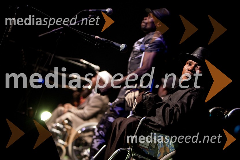 Člani skupine Staff Benda BililiDruga godba, otvoritev festivala