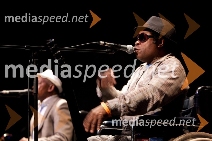 Član skupine Staff Benda BililiDruga godba, otvoritev festivala